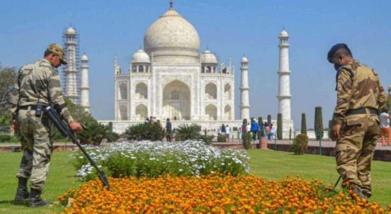 ताजमहल को मिली बम से उड़ाने की धमकी