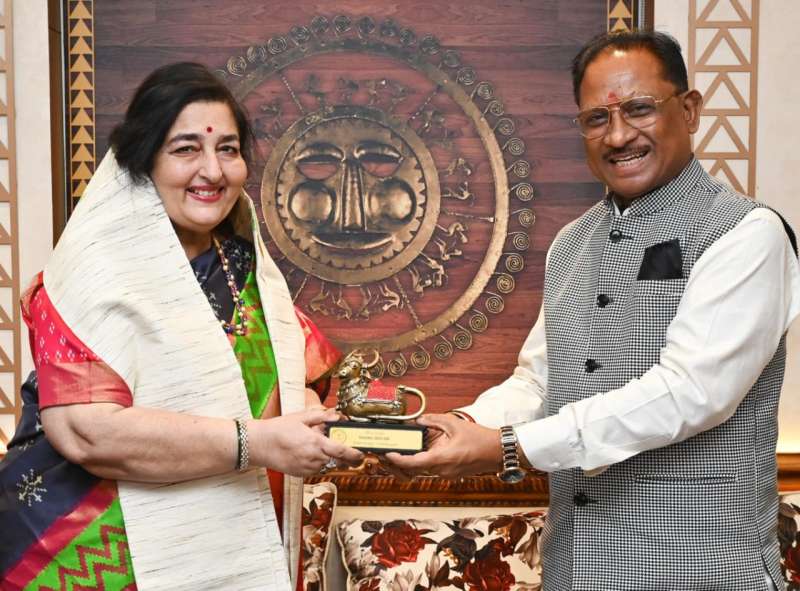 मुख्यमंत्री विष्णु देव साय से पद्मश्री अनुराधा पौडवाल ने सौजन्य मुलाकात की 6 मुख्यमंत्री विष्णु देव साय से पद्मश्री अनुराधा पौडवाल ने सौजन्य