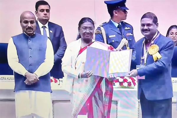 राष्ट्रपति श्रीमती मुर्मु ने मध्यप्रदेश के डॉ शर्मा को राष्ट्रीय