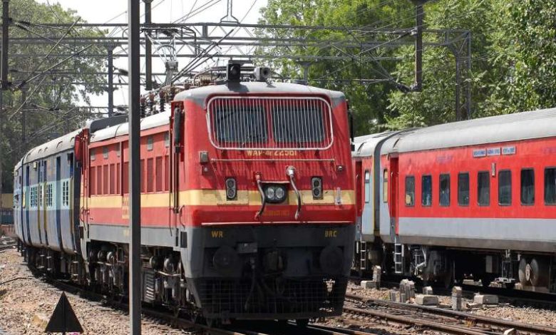 महाकुंभ तीर्थाटन को नया आयाम दे रही है रेलवे 1 0115301154 देवलाली दानापुर मनमाड अनारक्षित स्पेशल ट्रेन भोपाल मंडल के इटारसी स्टेशन