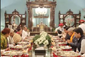 Jayvilas palace: सिंधिया महल में उपराष्ट्रपति: नेपाली और मराठी भोजन का उठाया लुत्फ, अनोखी चीज पर नजर पड़ते ही थम गई धनखड़ समेत CM की निगाह 3 img 20241215 210435342778628191480470