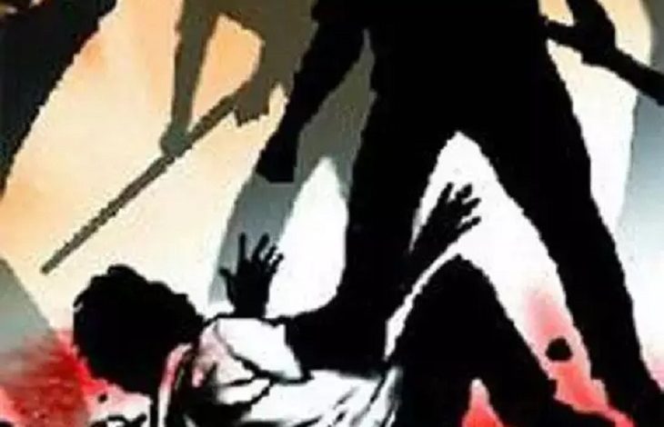 टोपी को लेकर बाप बेटे से हुई मारपीट तीन घायल