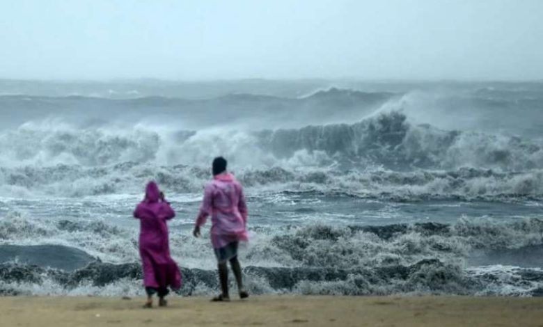 फेंगल तूफान के असर से हवाओं का रुख बदला 1 फेंगल तूफान के असर से हवाओं का रुख बदला