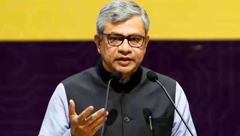 रेल मंत्री ने संसद में बताया, जनरल कोच की संख्या बढ़ाने पर क्या है सरकार की योजना 1 रेल मंत्री ने संसद में बताया जनरल कोच की संख्या