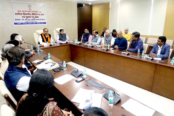 जीआईएस से पहले एमएसएमई की नई पॉलिसी से प्रदेश के उद्योग परिदृश्य को मिलेगी नई उड़ान : मंत्री काश्यप 6 जीआईएस से पहले एमएसएमई की नई पॉलिसी से प्रदेश के