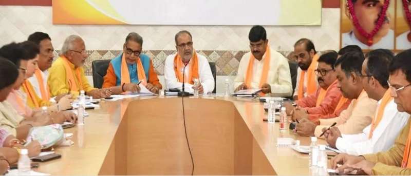 प्रधानमंत्री नरेंद्र मोदी की बैठक में दस विधायक रहे अनुपस्थित