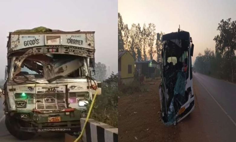 कोंडागांव में स्कूली बस और ट्रक के बीच जोरदार टक्कर