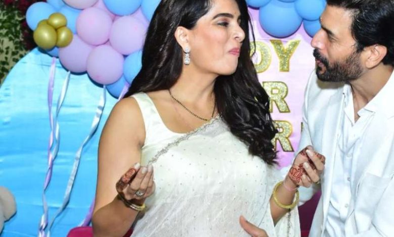 टीवी एक्ट्रेस रूही चतुर्वेदी और पति शिवेंद्र ओम साईनियोल ने बेटी का किया स्वागत 1 टीवी एक्ट्रेस रूही चतुर्वेदी और पति शिवेंद्र ओम साईनियोल ने