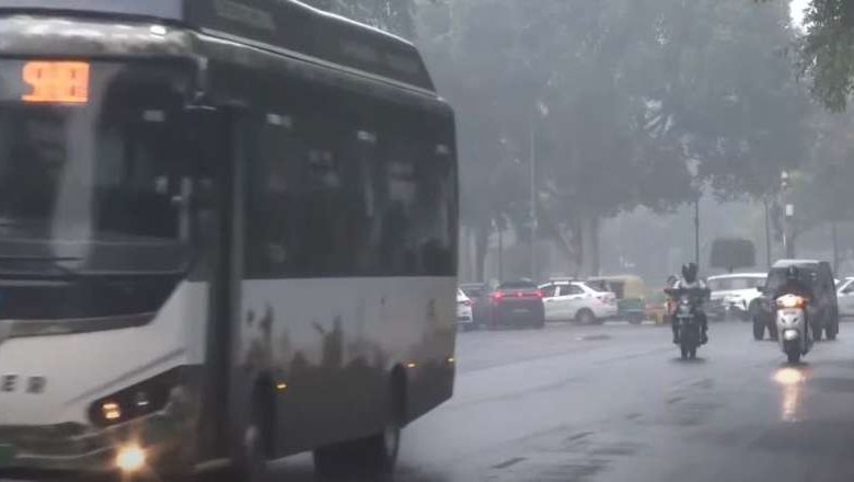 दिल्ली-NCR में शनिवार से मौसम में बदलाव, अगले तीन दिनों में बारिश की संभावना 1 दिल्ली NCR में शनिवार से मौसम में बदलाव अगले तीन दिनों