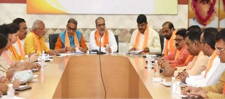 प्रधानमंत्री नरेंद्र मोदी की बैठक में दस विधायक रहे अनुपस्थित 1 प्रधानमंत्री नरेंद्र मोदी की बैठक में दस विधायक रहे अनुपस्थित