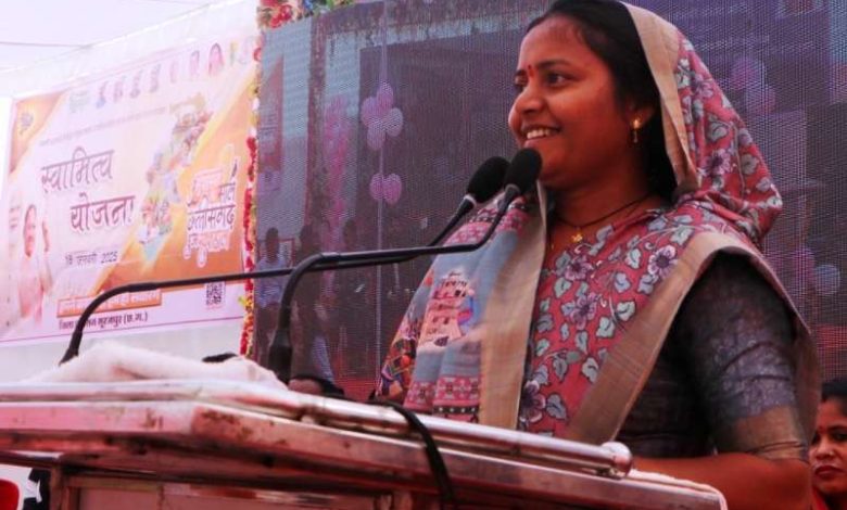 प्रधानमंत्री नरेंद्र मोदी ने वीडियो कॉन्फ्रेंसिंग से जुड़कर स्वामित्व योजना के तहत हितग्राहियों को बांटा संपत्ति कार्ड 1 प्रधानमंत्री नरेंद्र मोदी ने वीडियो कॉन्फ्रेंसिंग से जुड़कर स्वामित्व योजना