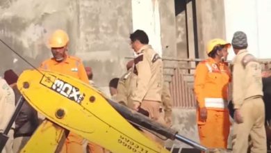 बुराड़ी के कौशिक एन्क्लेव में एनडीआरएफ और दमकल टीम ने