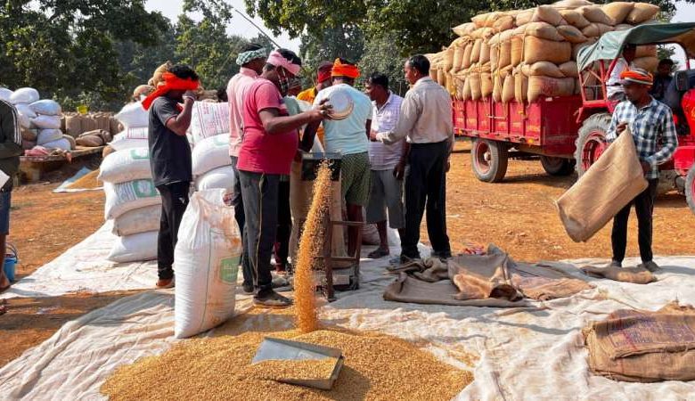 मुख्यमंत्री विष्णु देव साय की पहल पर निरंतर धान खरीदी का सिलसिला जारी 1 मुख्यमंत्री विष्णु देव साय की पहल पर निरंतर धान खरीदी