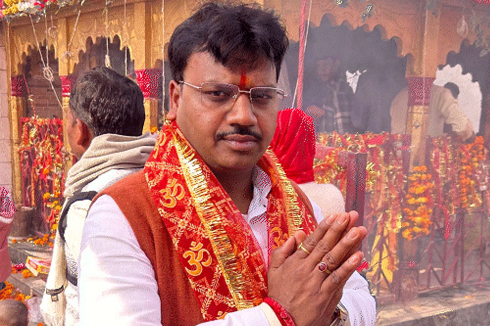 काम नहीं आए अवधेश प्रसाद के आंसू मुलायम कुनबा उतरा