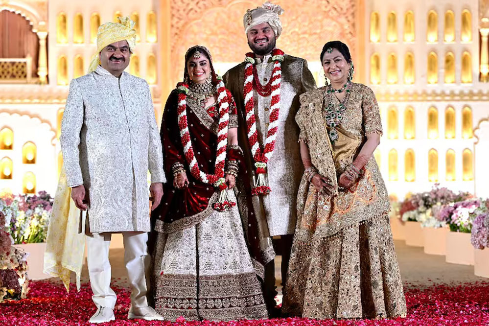 गौतम अडानी ने बेटे की शादी पर दान किए 10000