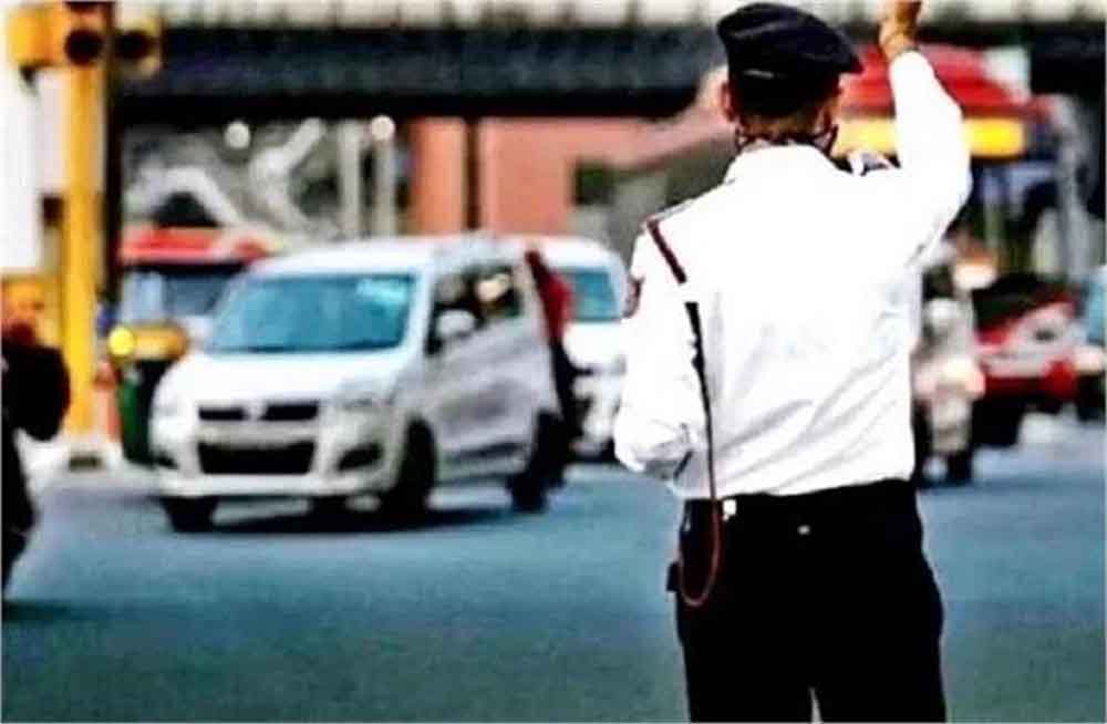 ट्रैफिक नियमों की उल्लंघना पर चंडीगढ़ ट्रैफिक पुलिस दिखी Action