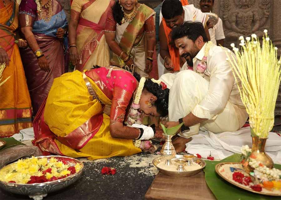 डॉक्टर धन्याथा से पारंपरिक रीति रिवाजों के साथ ‘पुष्पा 2 के