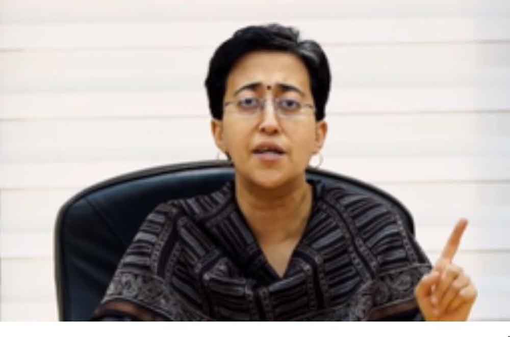 दिल्ली नगर निगम के 12 हजार कच्चे कर्मचारियों को पक्का