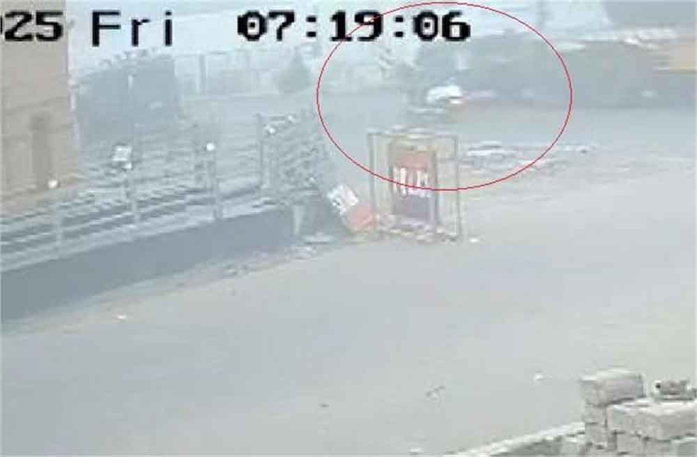 नर्सिंग कॉलेज के सामने दर्दनाक हादसा सांड को बचाने के