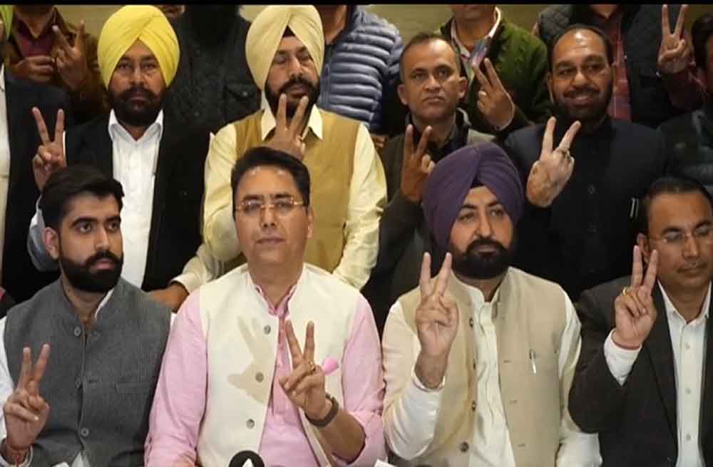 पंजाब के बठिंडा में आम आदमी पार्टी के सिर ताज