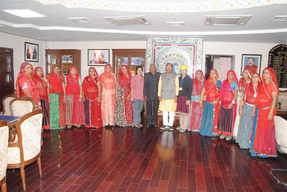 पचपदरा के ग्रामीणों ने देखी विधान सभा विधान सभा देखने