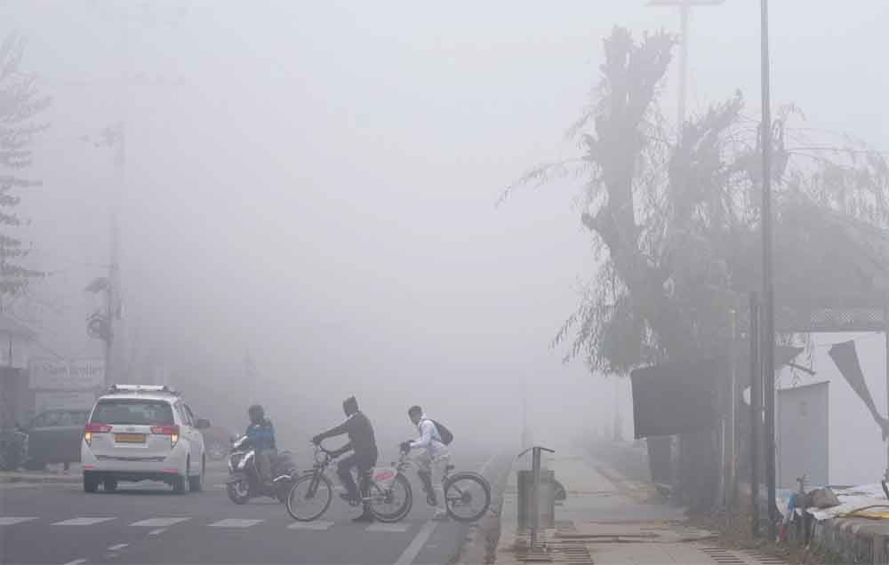 पहाड़ों पर हो रही बर्फबारी का असर पंजाब में देखने