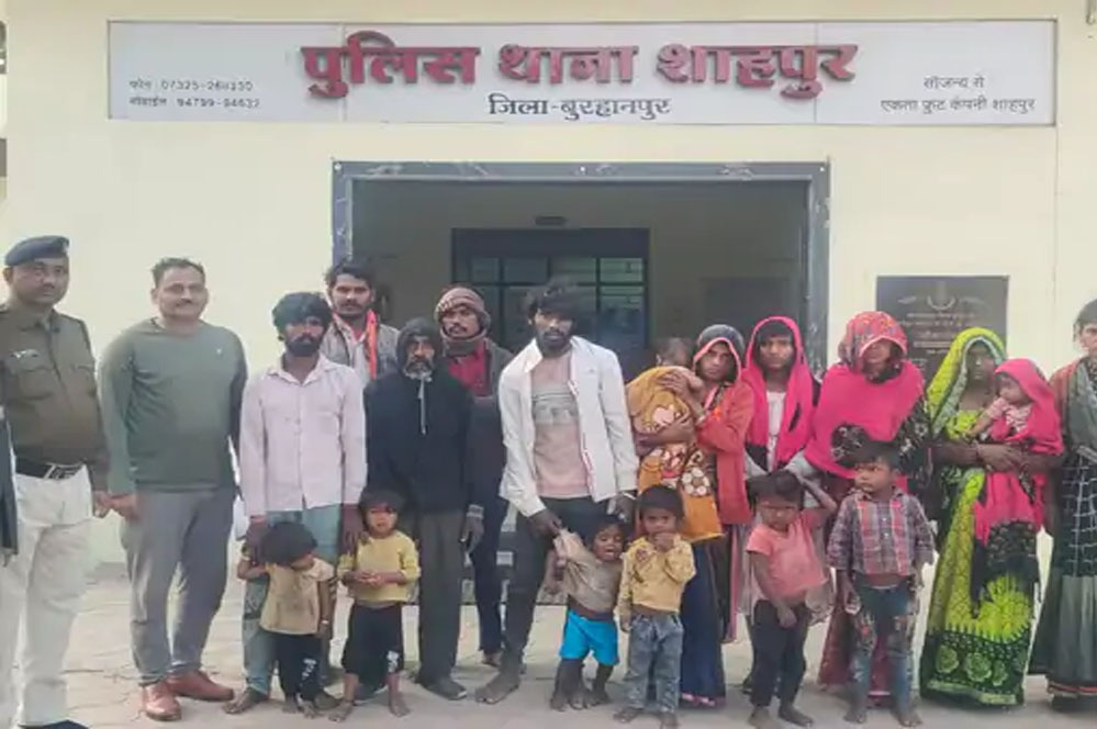 महाराष्ट्र में बंधक बनाए 17 मजदूरों को बुरहानपुर पुलिस ने मुक्त कराया 6 महाराष्ट्र में बंधक बनाए 17 मजदूरों को बुरहानपुर पुलिस ने