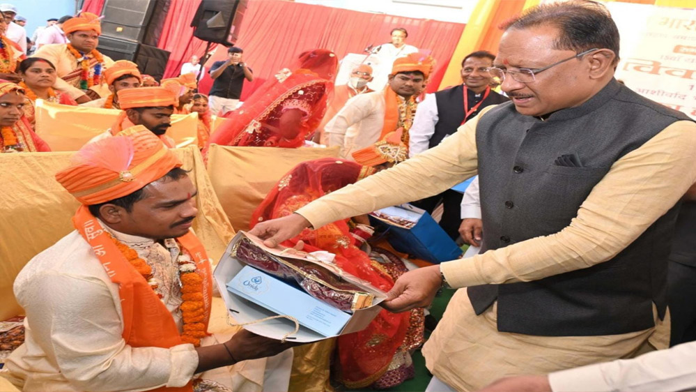 मुख्यमंत्री विष्णुदेव साय ने दिव्यांगजनों के सामूहिक विवाह समारोह में