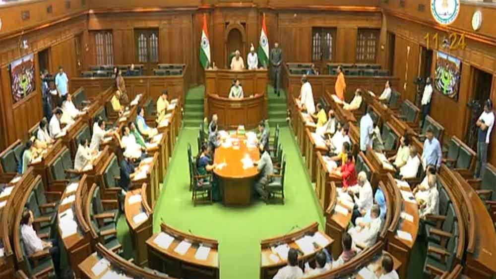 सत्र के पहले दिन प्रोटेम स्पीकर ने सभी 70 विधायकों