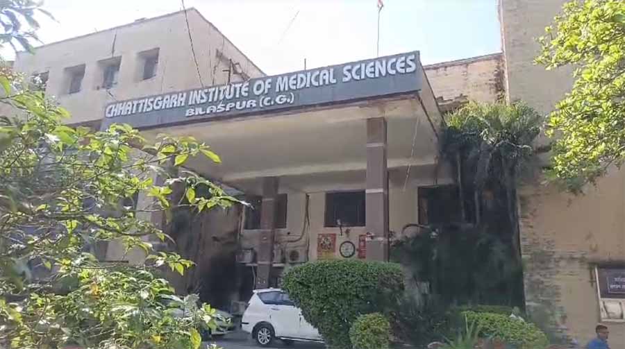 सिम्स में मेडिसिन विभागाध्यक्ष पर महिला डॉक्टर से छेड़छाड़ का