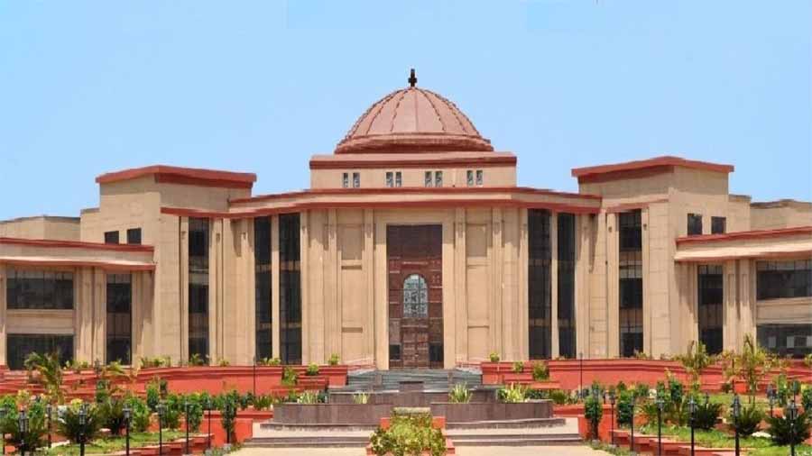 हाईकोर्ट ने सारंगढ़ उपजेल में कैदी से पिटाई और अवैध वसूली को लेकर DGP से शपथपत्र के साथ मांगा जवाब 6 हाईकोर्ट ने सारंगढ़ उपजेल में कैदी से पिटाई और अवैध