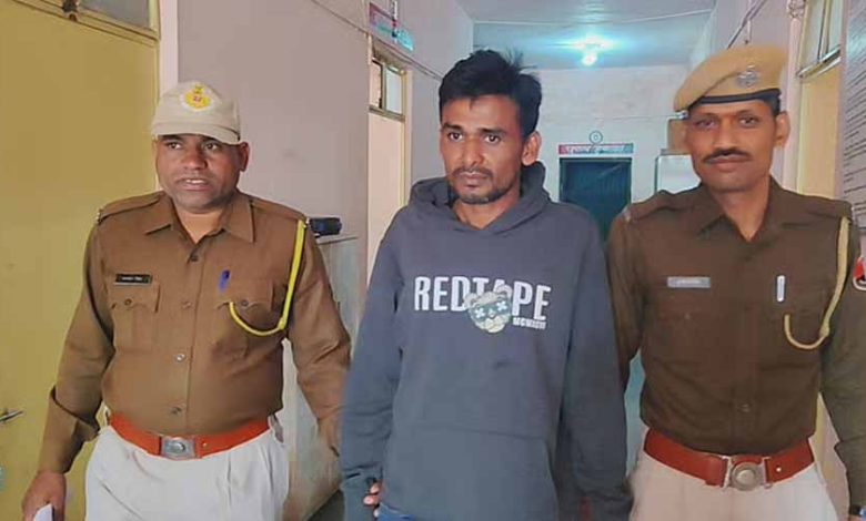 30 हजार का इनामी बदमाश गिरफ्तार पुलिस पर चार बार