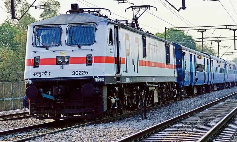 500 मीटर के दायरे में आगे-पीछे चल सकेंगी ट्रेनें, जल्द ही होगा कवच का इंस्टॉलेशन 1 500 मीटर के दायरे में आगे पीछे चल सकेंगी ट्रेनें जल्द