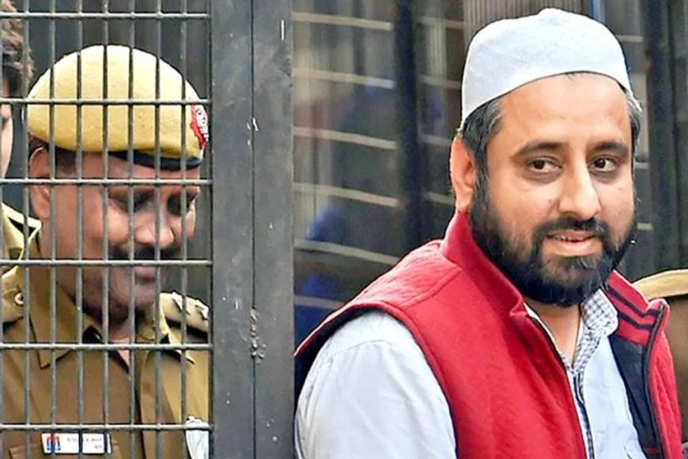 AAP विधायक अमानतुल्लाह खान जिस शावेज को बचाने में फरार