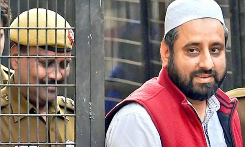 AAP विधायक अमानतुल्लाह खान जिस शावेज को बचाने में फरार