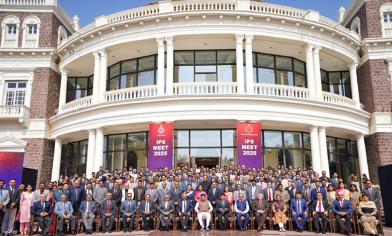 IPS मीट में CM मोहन यादव बोले, परेशानी में पुलिस ही भगवान नजर आती है 1 IPS मीट में CM मोहन यादव बोले परेशानी में पुलिस