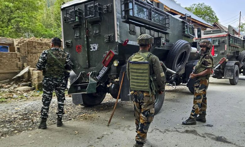 LoC पर पाक ने तोड़ा सीजफायर भारतीय सेना ने मचा