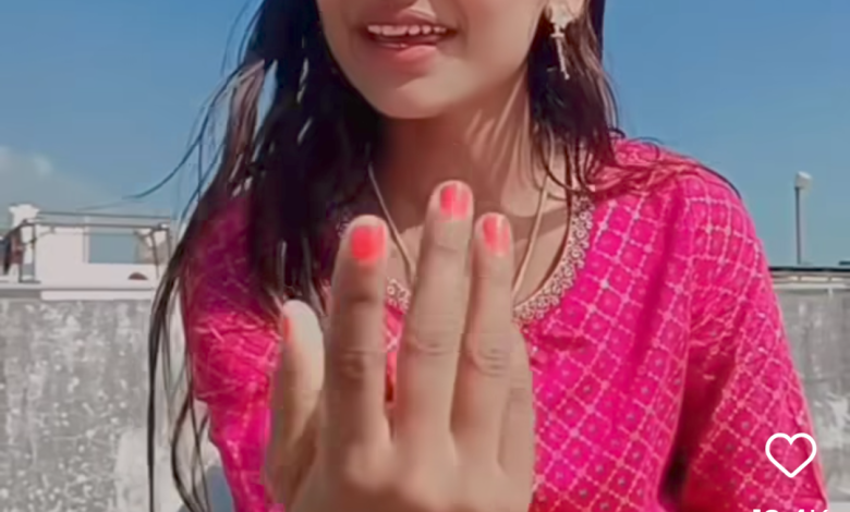 Monalisa: अच्छा जी मैं हारी... मोनालिसा ने देव आनंद के गाने पर बनाई ऐसी रील.... 1 Screenshot 20250222 213111.Instagram28129
