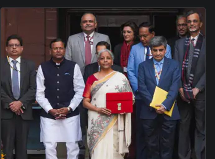 बजट 2025:नौकरीपेशा की ₹12.75 लाख तक की इनकम टैक्स फ्री, निचले सभी स्लैब का टैक्स सरकार माफ करेगी 3 img 20250201 1320228469634677780609149