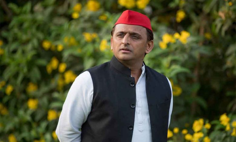 अखिलेश यादव ने महाकुंभ में आग लगने की घटना पर