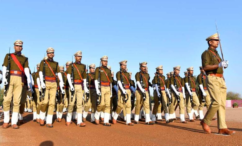 उत्कृष्ट कार्य करने वाले पुलिस अधिकारियों को डीजीपी ने केंद्रीय