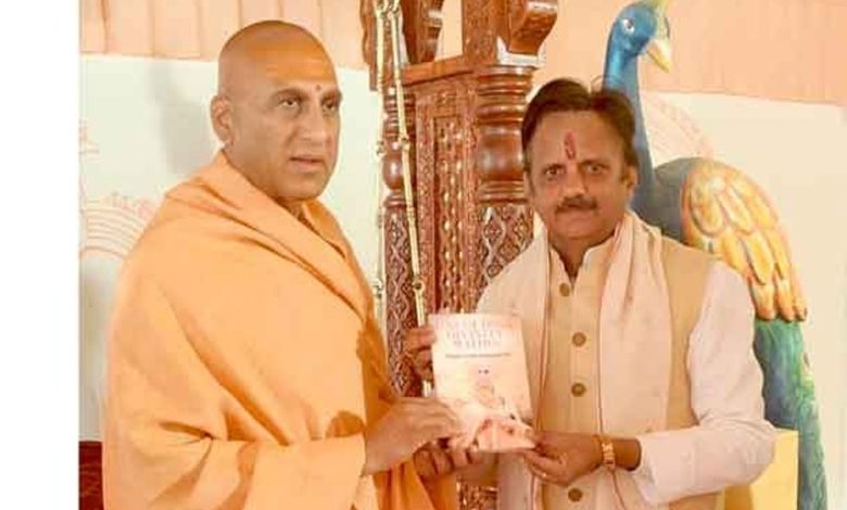 उप मुख्यमंत्री शुक्ल ने प्रयागराज में संत जनों का प्राप्त