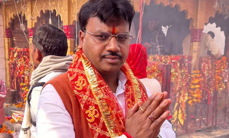 काम नहीं आए अवधेश प्रसाद के आंसू, मुलायम कुनबा उतरा... शुरुआती रुझानों में अखिलेश पर भारी योगी 1 काम नहीं आए अवधेश प्रसाद के आंसू मुलायम कुनबा उतरा