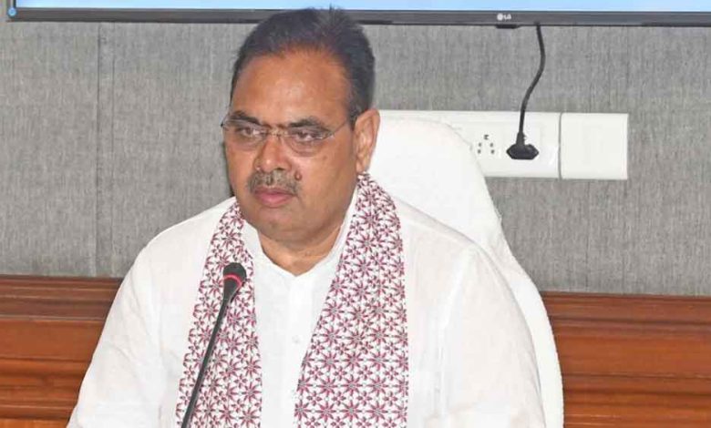 कार्यालय में विलम्ब से आने वाले एवं बिना अनुमति अनुपस्थित