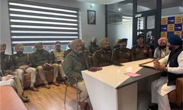 कैबिनेट मंत्री हरदीप सिंह मुंडियां ने ACP और SHO के