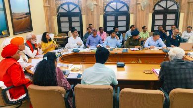 जयपुर में प्रभारी मंत्री बिश्नोई ने ली जिला अधिकारियों की