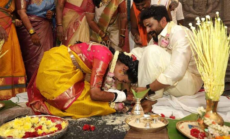 डॉक्टर धन्याथा से पारंपरिक रीति रिवाजों के साथ ‘पुष्पा 2 के