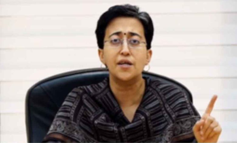 दिल्ली नगर निगम के 12 हजार कच्चे कर्मचारियों को पक्का