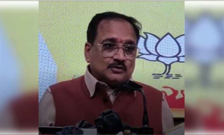 दिल्ली भाजपा अध्यक्ष वीरेंद्र सचदेवा ने आप पार्टी पर शराब