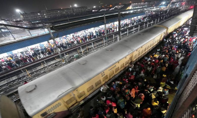 नई दिल्ली स्टेशन पर भगदड़ मोदी योगी ने जताया दुख मृतकों